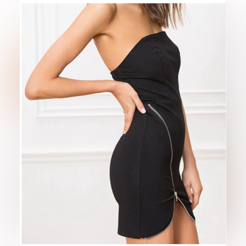 Revolve Superdown Nylah Front Zip Strapless Mini … - image 5